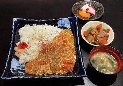 romahamasei,Curry alla giapponese  con macinata di pollo e verdure  su riso
