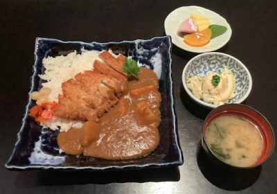 Curry alla giapponese  con cotoletta di suino su riso